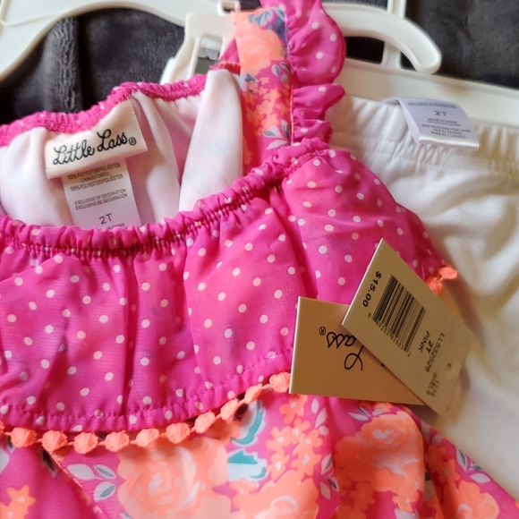 Pink polka dot flower top with white pants set - Picture 5 of 5